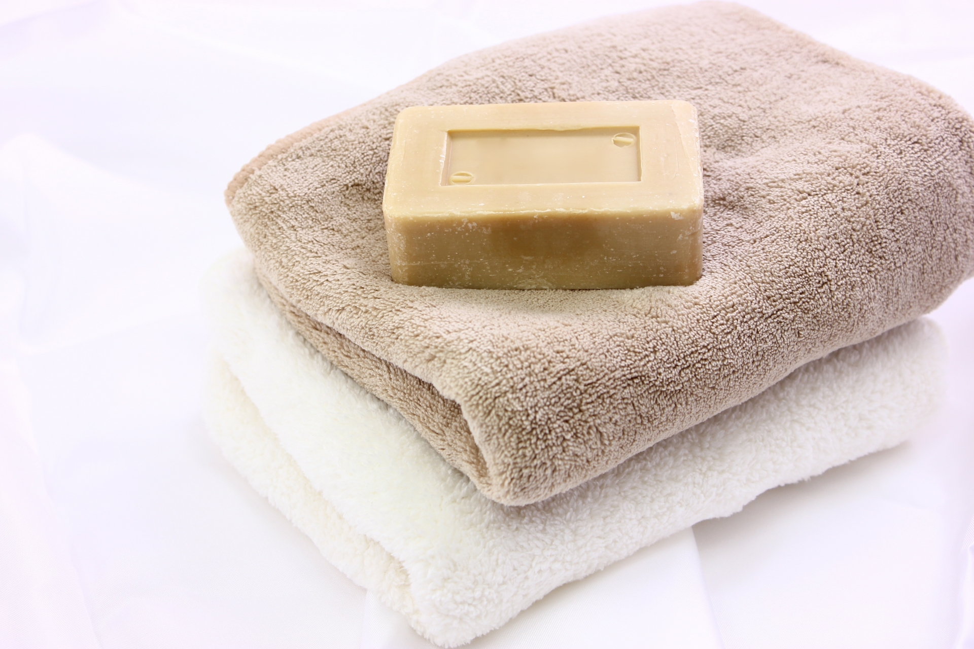 毛穴に詰まったしつこい汚れは酵素洗顔で改善できる？