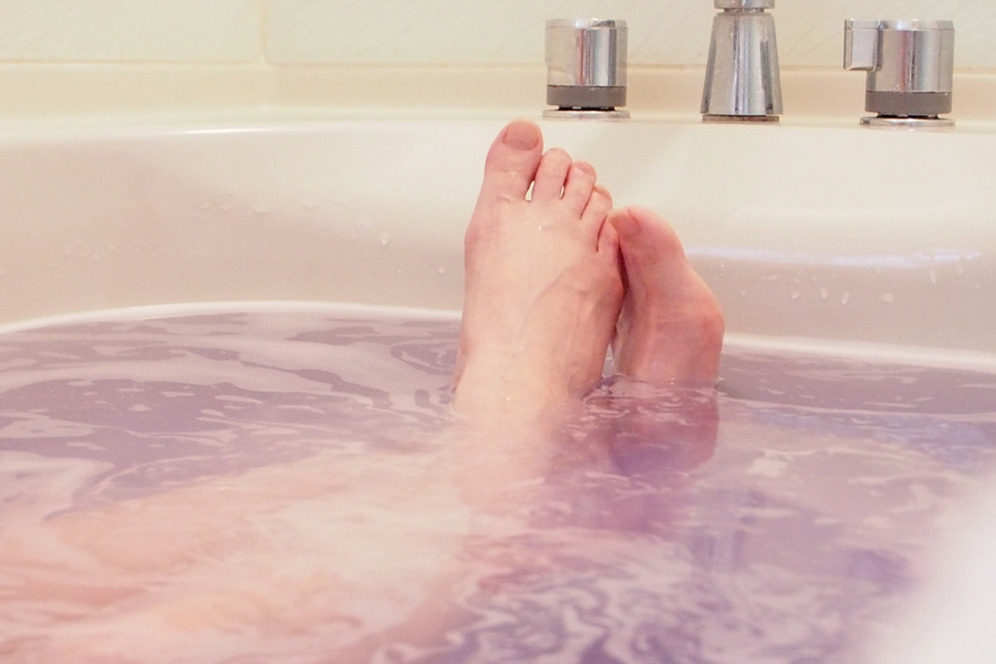 お風呂に入ることが乾燥肌の原因になるってホント？